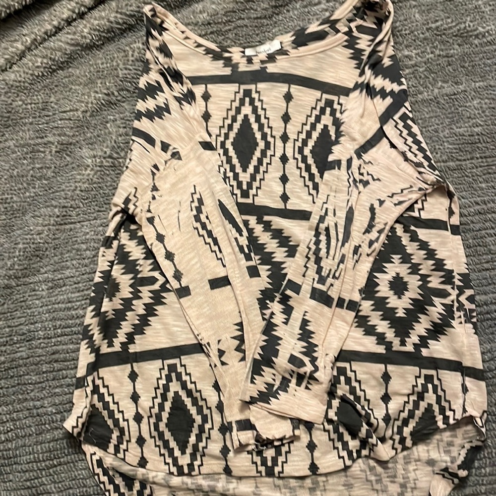 3/4 sleeve tribal print shirt